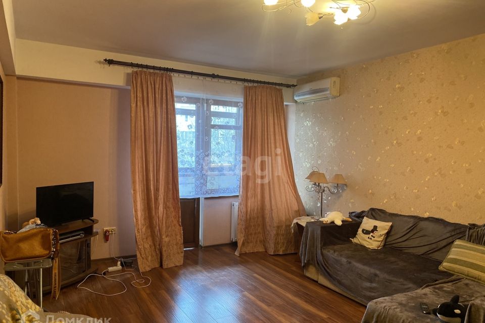 Продаётся 1-комнатная квартира, 75 м²