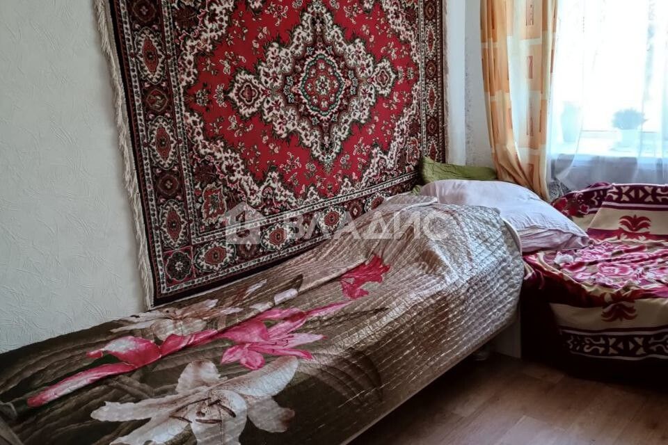 Продаётся комната в 6-комн. квартире, 80 м²
