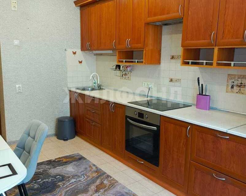 Сдаётся 2-комнатная квартира, 76 м²