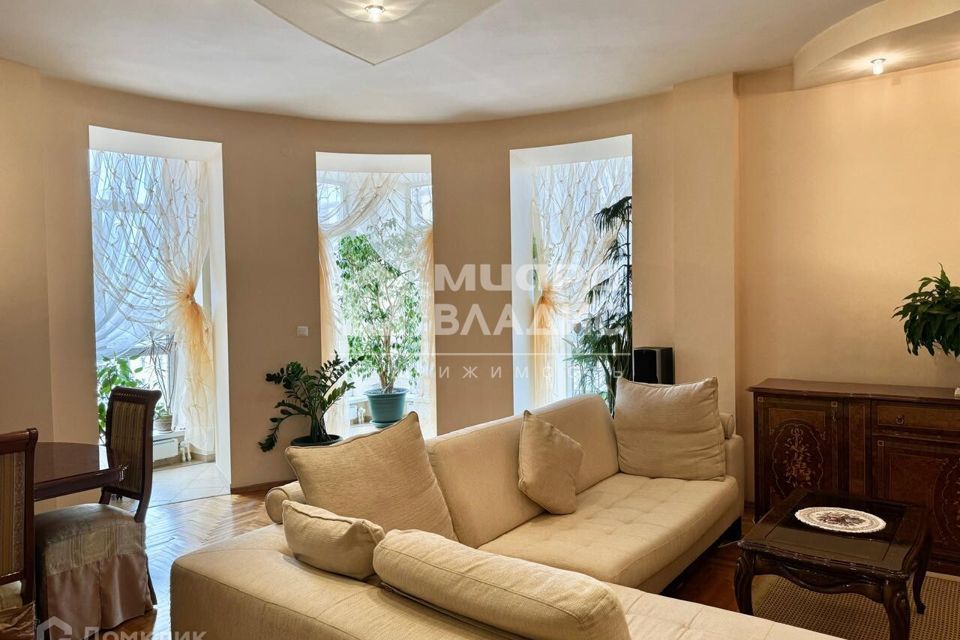 Продаётся 4-комнатная квартира, 169 м²