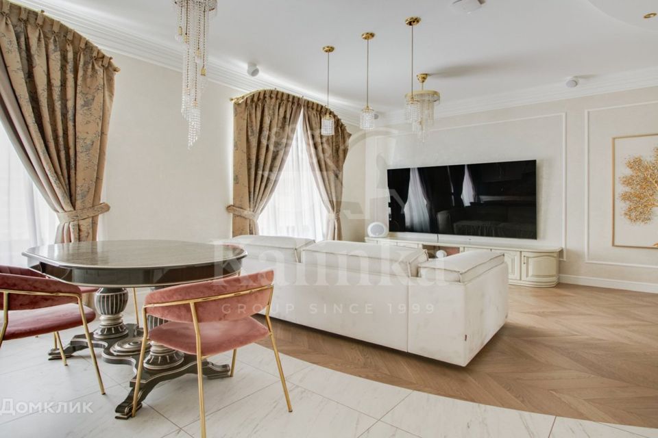 Продаётся 4-комнатная квартира, 114 м²