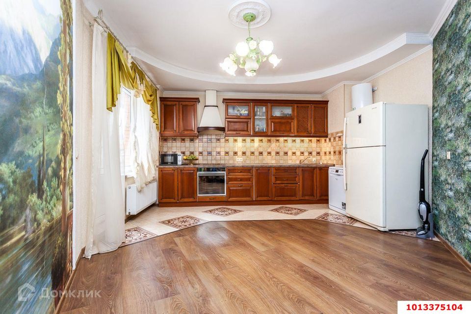 Продаётся 3-комнатная квартира, 111.4 м²