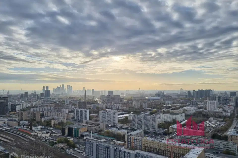 Продаётся 4-комнатная квартира, 190 м²