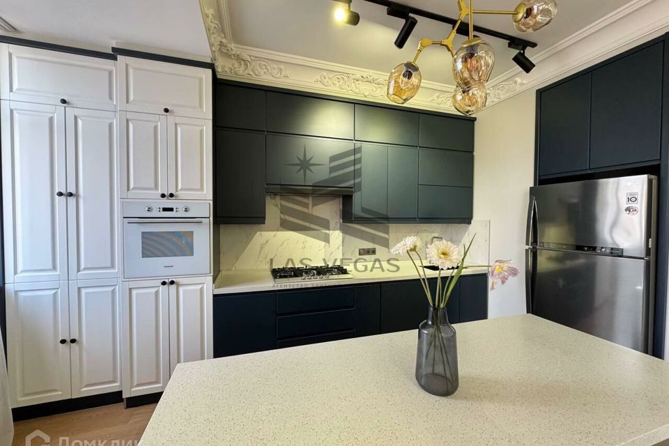 Сдаётся 3-комнатная квартира, 138 м²