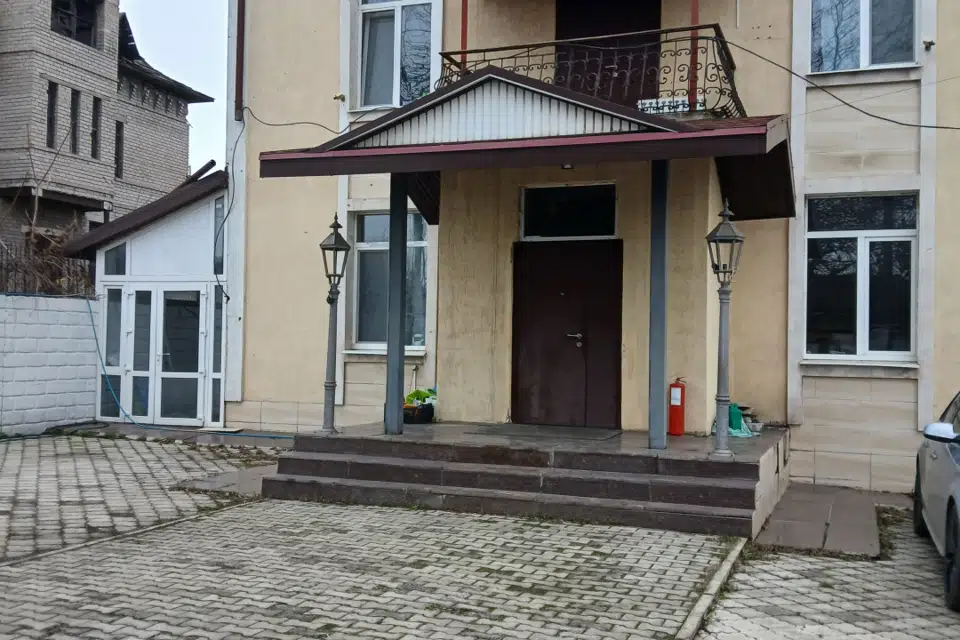 Продаётся 4-этажный дом, 251 м²