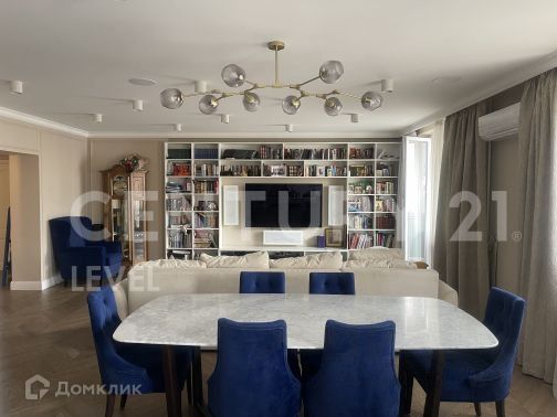 Продаётся 4-комнатная квартира, 135.5 м²