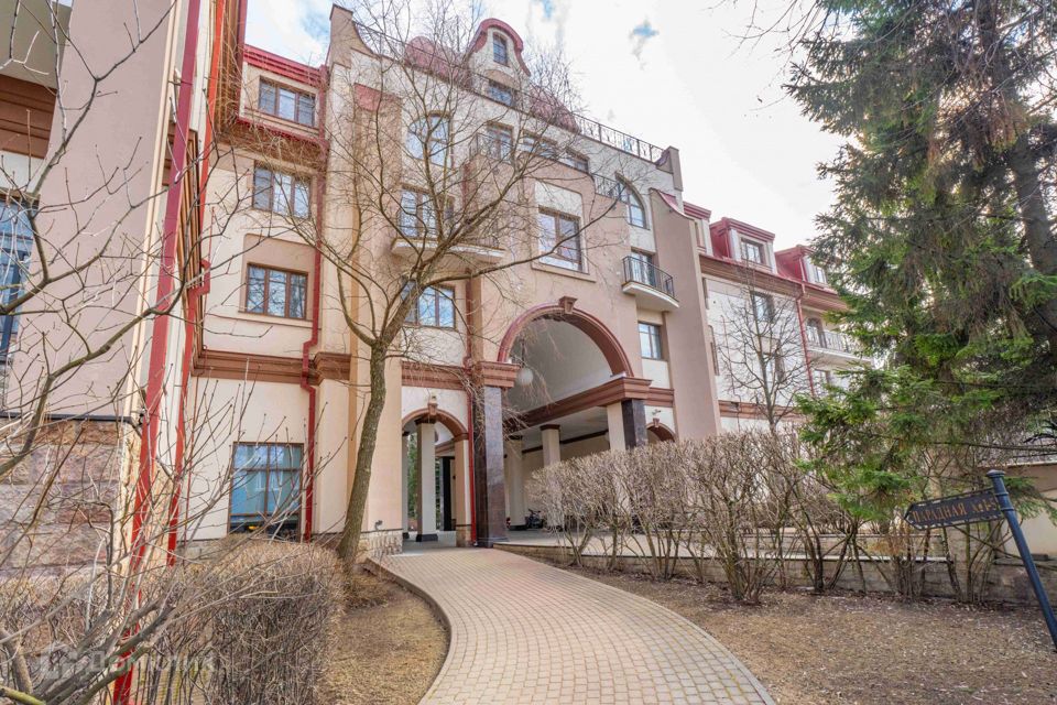 Продаётся 3-комнатная квартира, 126.8 м²