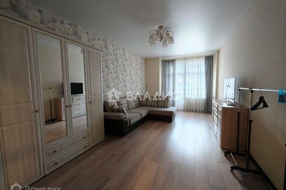 Продаётся 1-комнатная квартира, 72.5 м²
