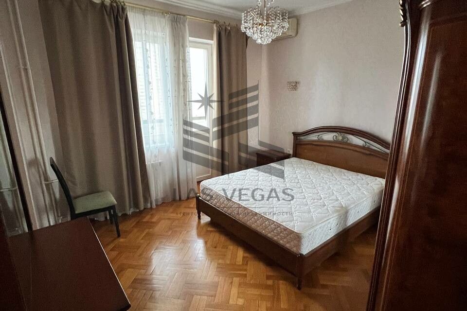 Сдаётся 2-комнатная квартира, 93 м²