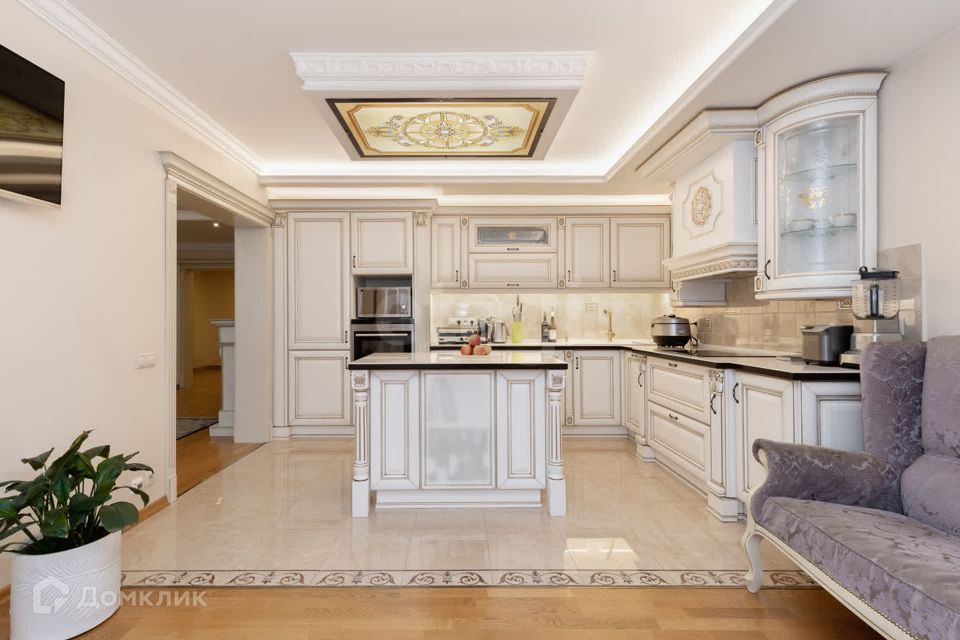 Продаётся 3-комнатная квартира, 129.9 м²