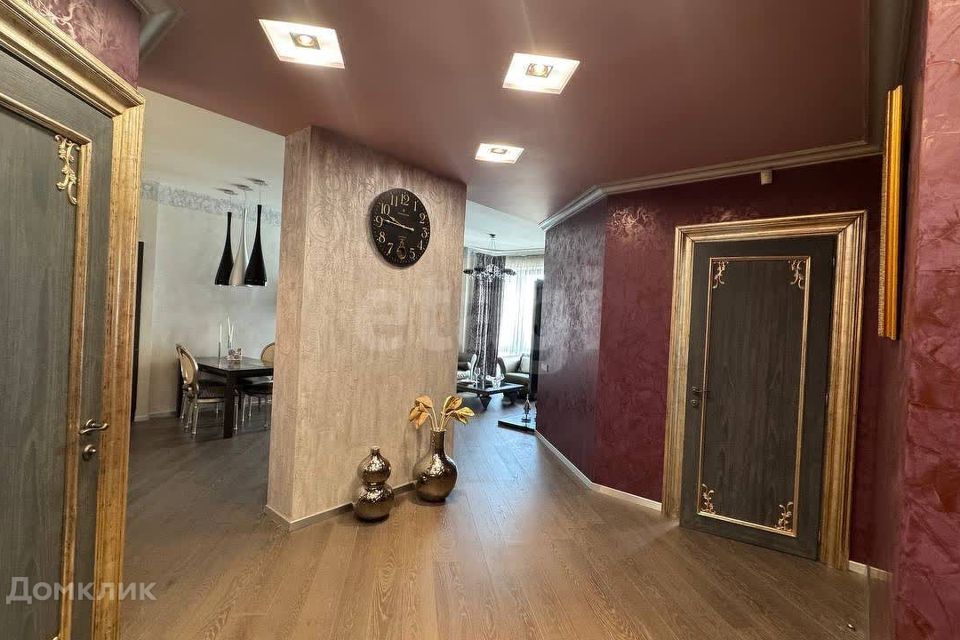 Продаётся 3-комнатная квартира, 105 м²