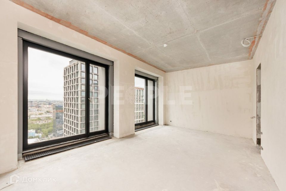 Продаётся 8-комнатная квартира, 241 м²