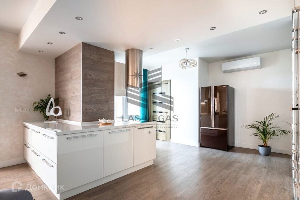 Сдаётся 3-комнатная квартира, 130 м²