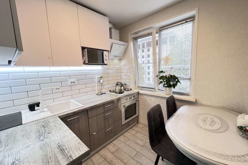 Продаётся 4-комнатная квартира, 60.3 м²