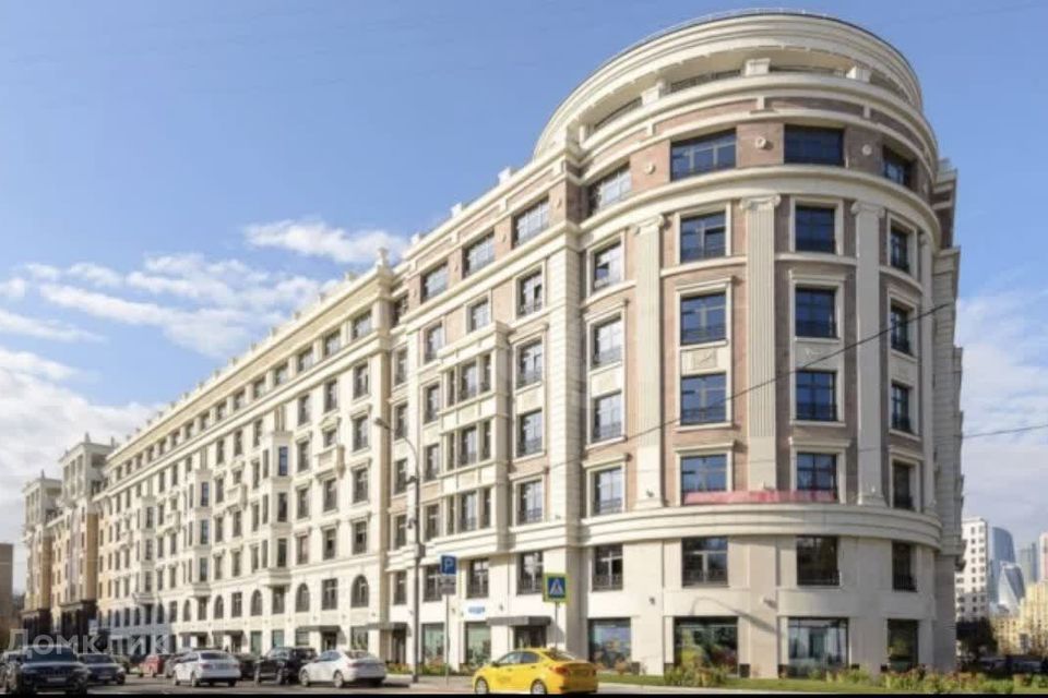 Продаётся 4-комнатная квартира, 182 м²