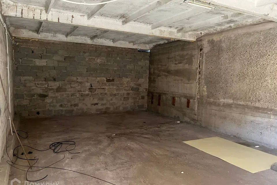 Сдаётся машиноместо, 100 м²