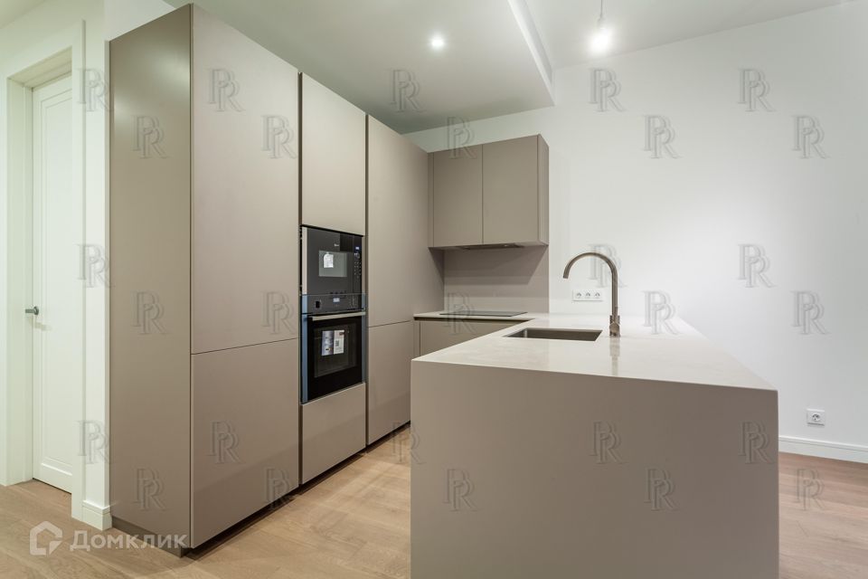 Продаётся 1-комнатная квартира, 58 м²