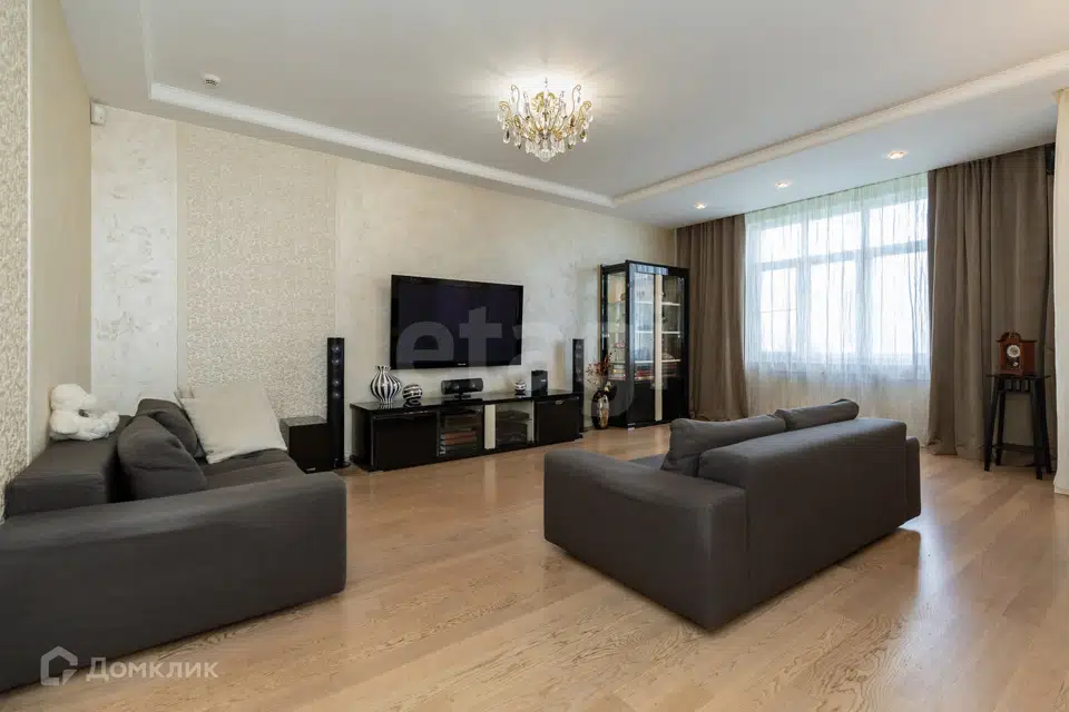 Продаётся 3-комнатная квартира, 133 м²