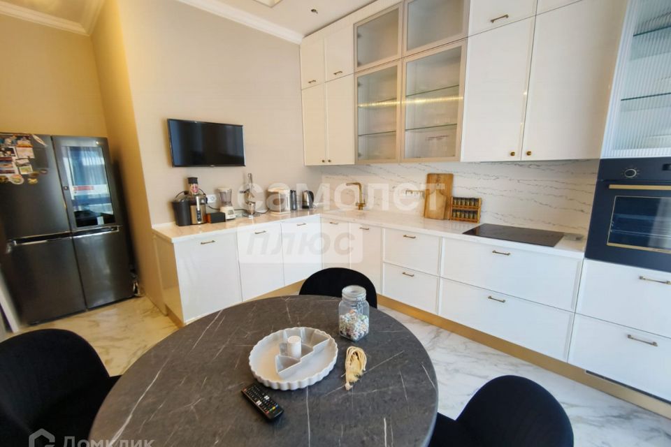 Сдаётся 2-комнатная квартира, 83 м²