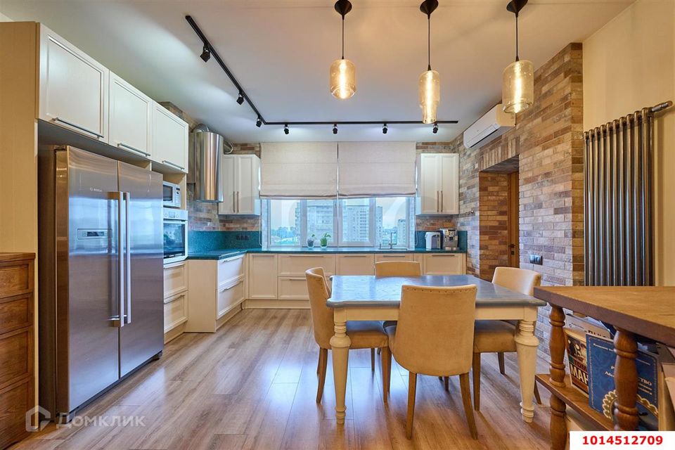 Продаётся 3-комнатная квартира, 147.45 м²
