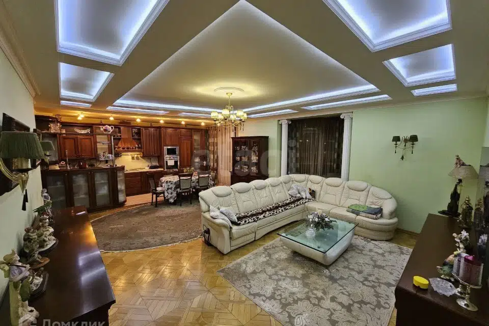Продаётся 3-комнатная квартира, 127 м²