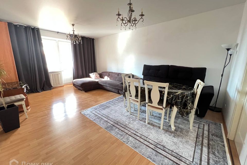 Продаётся 3-комнатная квартира, 121.4 м²