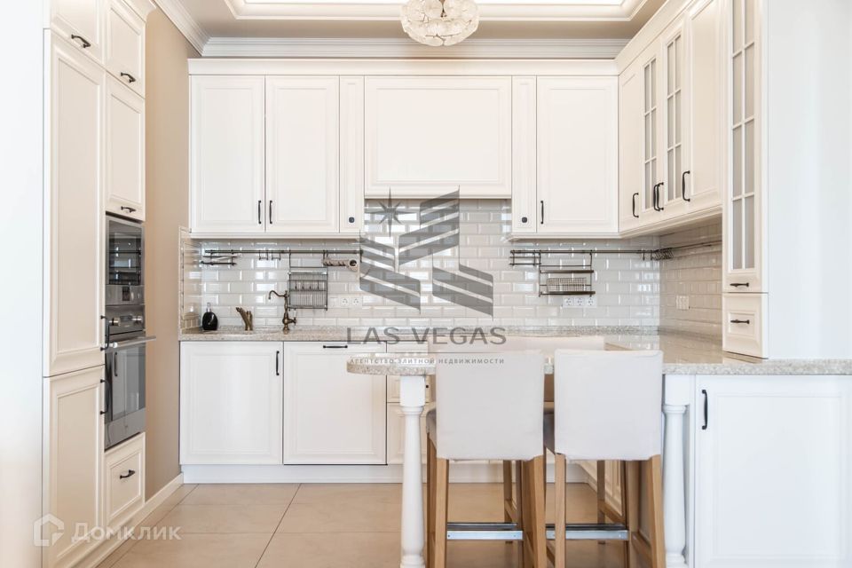 Сдаётся 4-комнатная квартира, 126 м²