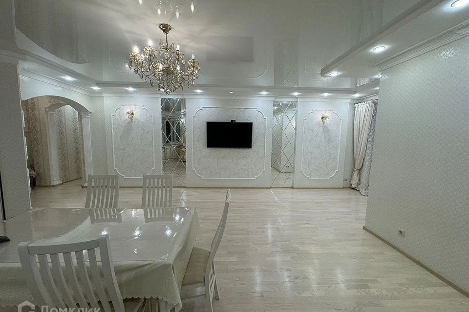 Продаётся 3-комнатная квартира, 100 м²