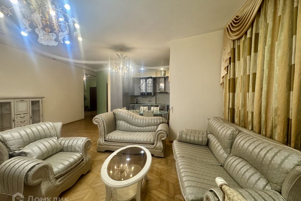 Сдаётся 3-комнатная квартира, 136 м²