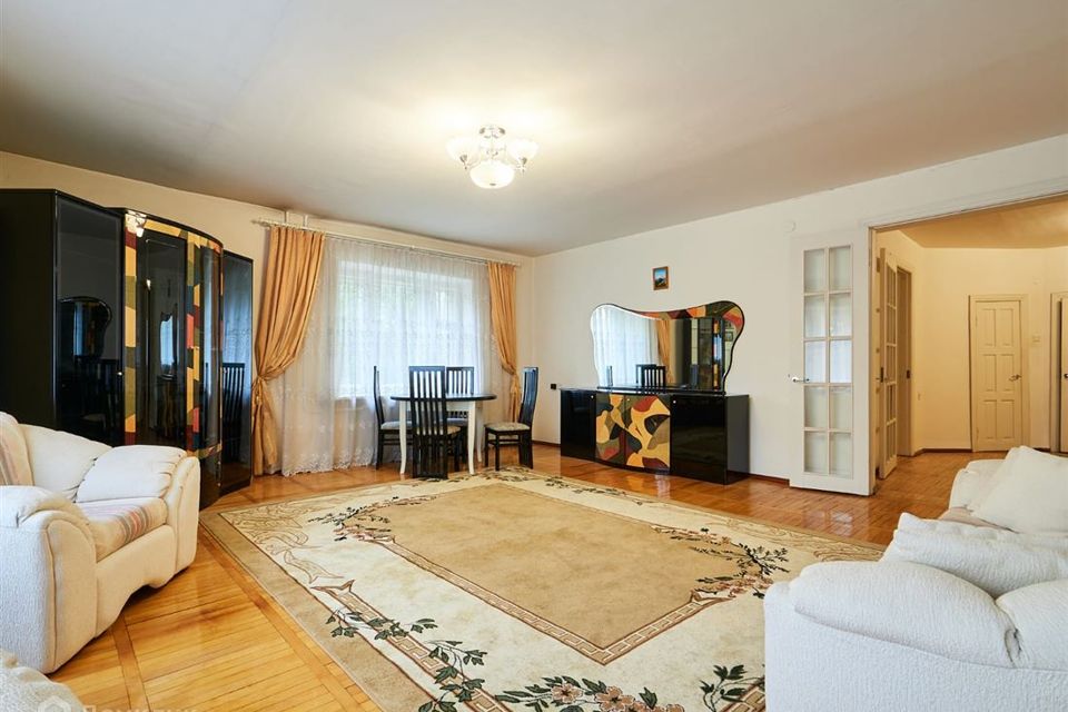 Продаётся 3-комнатная квартира, 164.6 м²