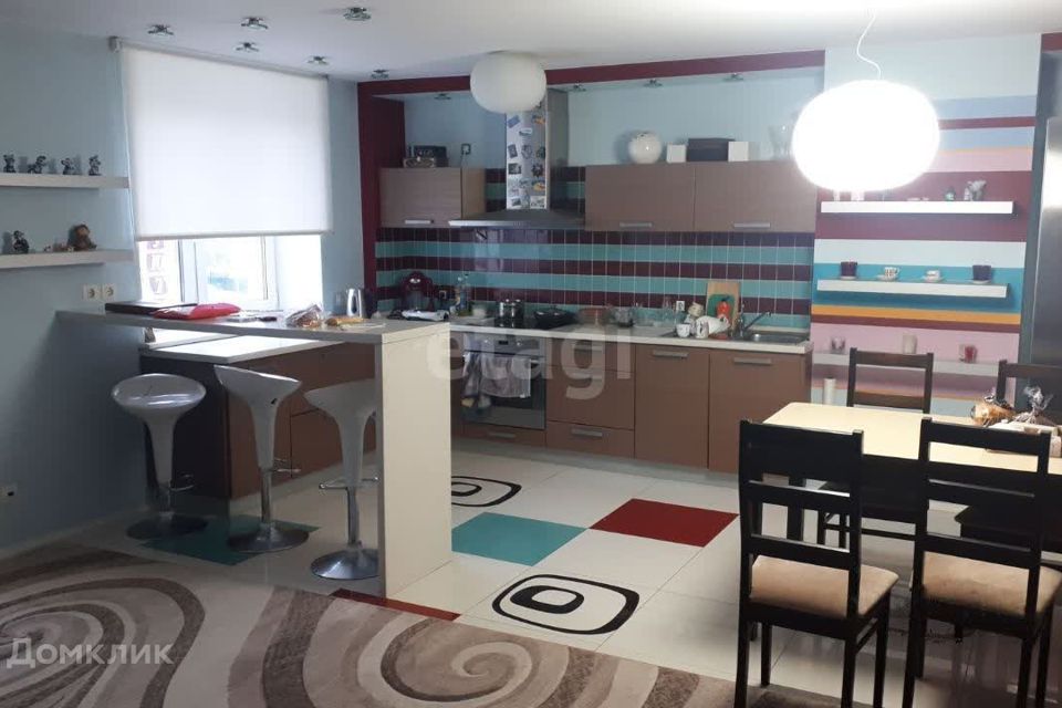 Продаётся 3-комнатная квартира, 102 м²