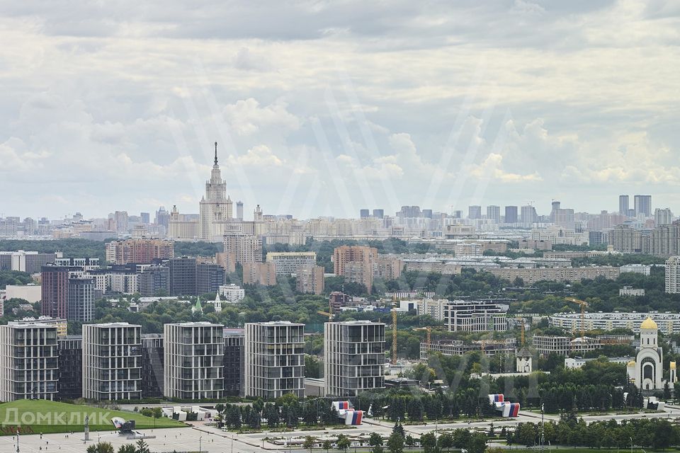 Продаётся 4-комнатная квартира, 145 м²