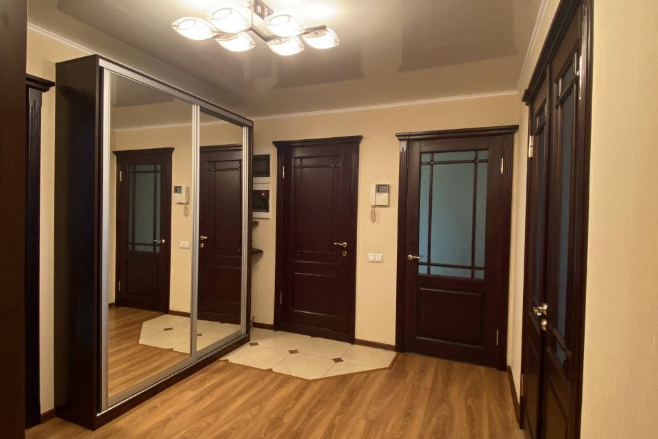 Продаётся 4-комнатная квартира, 100 м²