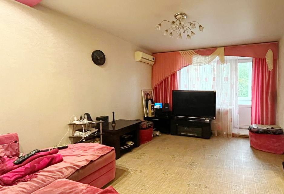 Продаётся 3-комнатная квартира, 57.6 м²