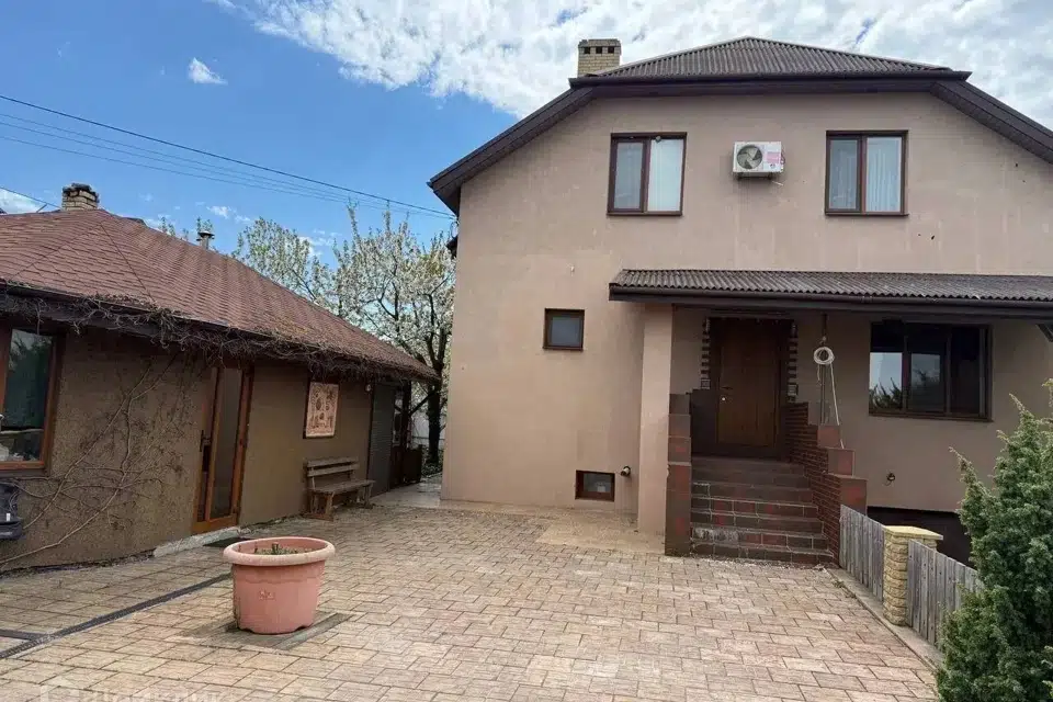 Продаётся 3-этажный дом, 250.4 м²