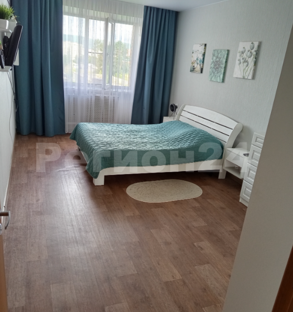 Продаётся 3-комнатная квартира, 106 м²