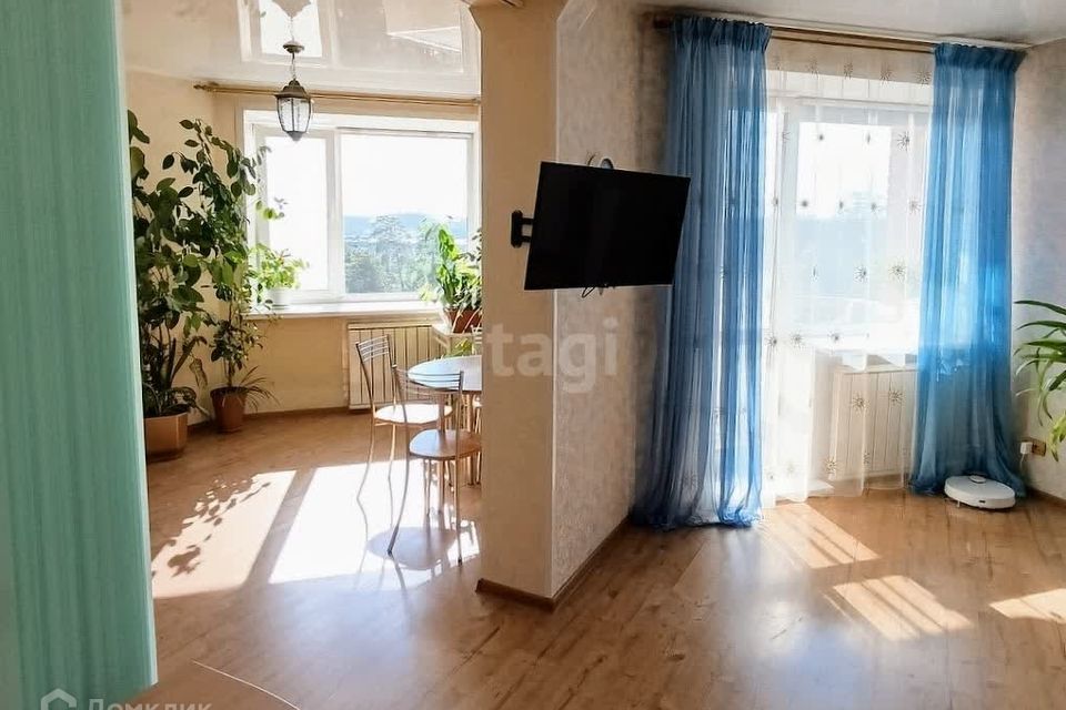 Продаётся 1-комнатная квартира, 42.1 м²