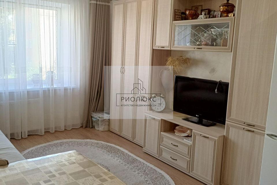 Продаётся 1-комнатная квартира, 42 м²