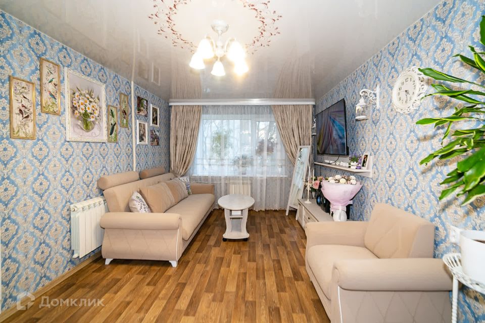 Продаётся 4-комнатная квартира, 69.8 м²