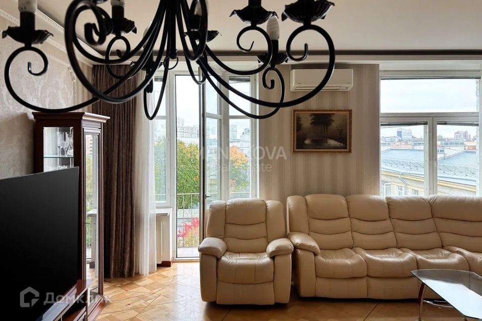 Продаётся 4-комнатная квартира, 130 м²