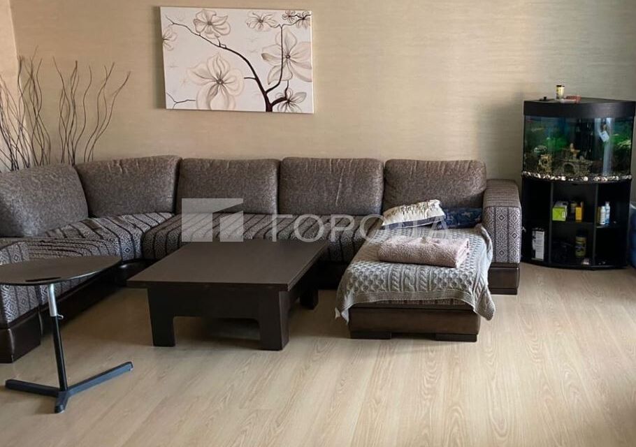Продаётся 4-комнатная квартира, 132 м²