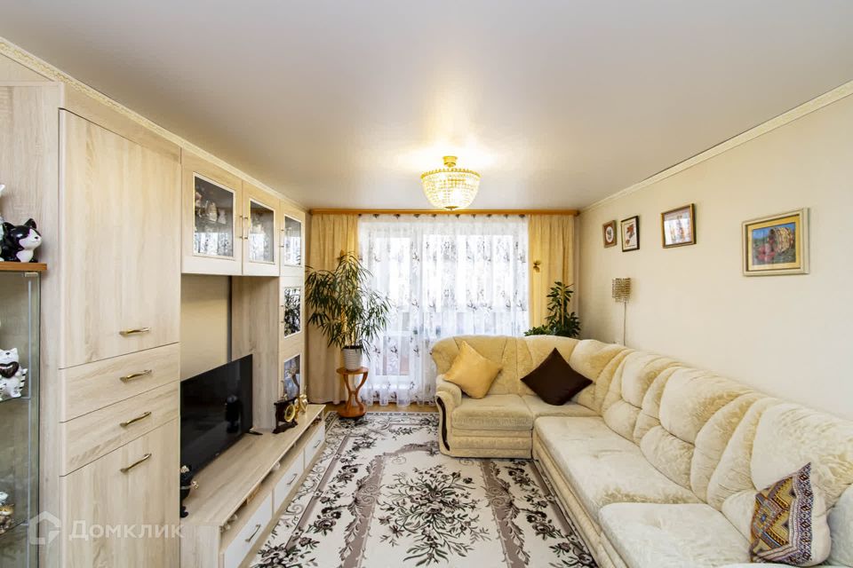Продаётся 4-комнатная квартира, 105.6 м²