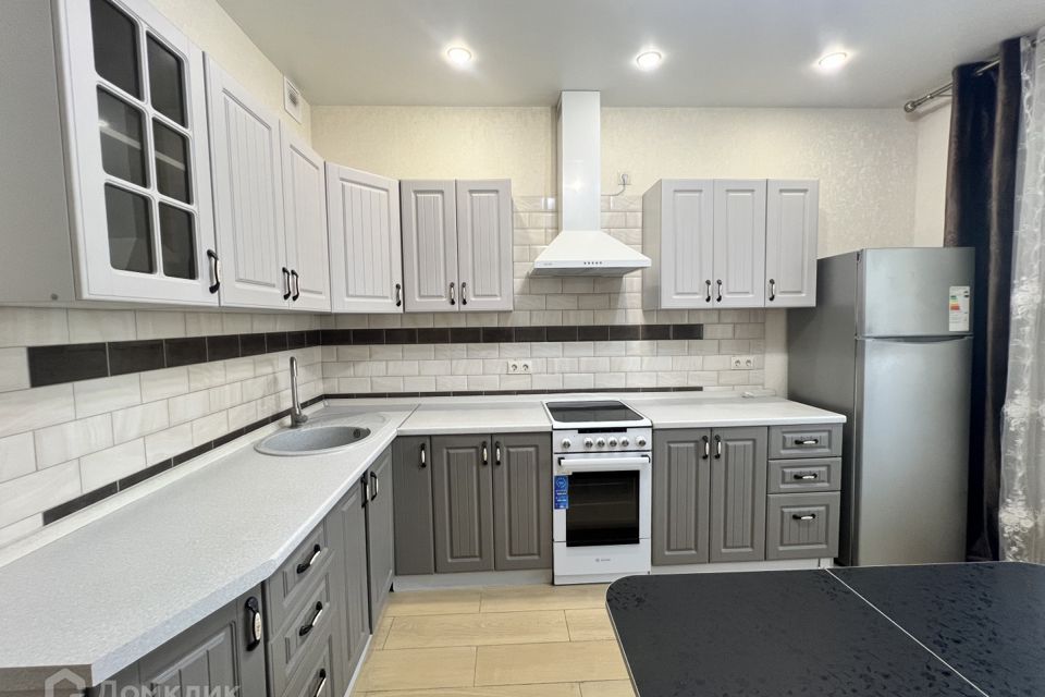 Продаётся 1-комнатная квартира, 41.9 м²