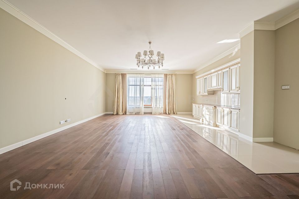 Продаётся 2-комнатная квартира, 140.9 м²