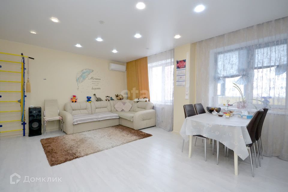 Продаётся 3-комнатная квартира, 105 м²