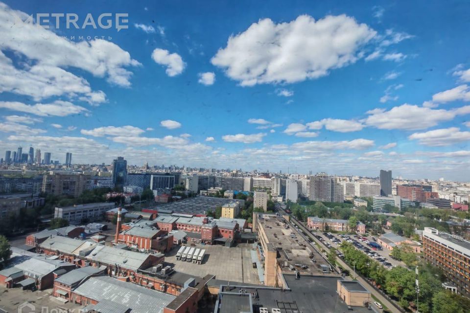 Продаётся 4-комнатная квартира, 126.8 м²