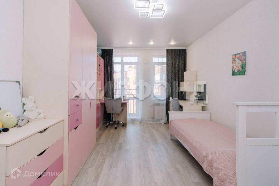 Продаётся 4-комнатная квартира, 105.8 м²