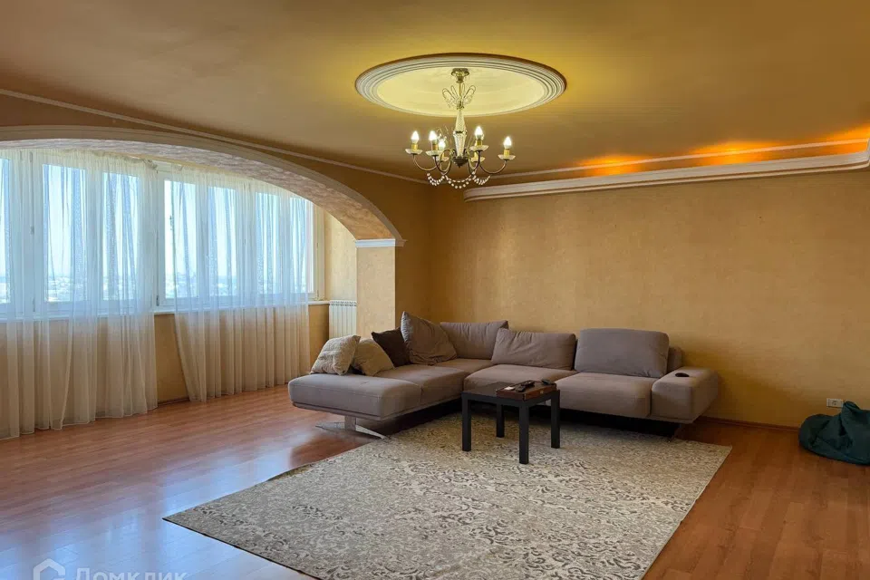 Продаётся 3-комнатная квартира, 114 м²
