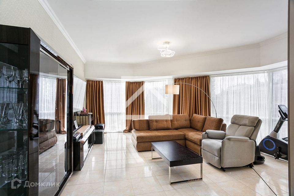 Продаётся 3-комнатная квартира, 118 м²