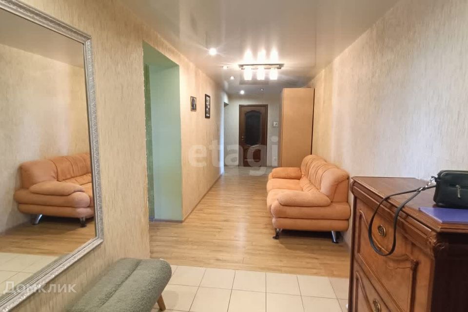 Продаётся 3-комнатная квартира, 101.7 м²